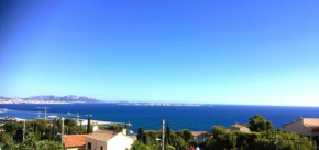 maison entièrement climatisée vue d'exception mer et rade de Marseille avec piscine 8 personnes